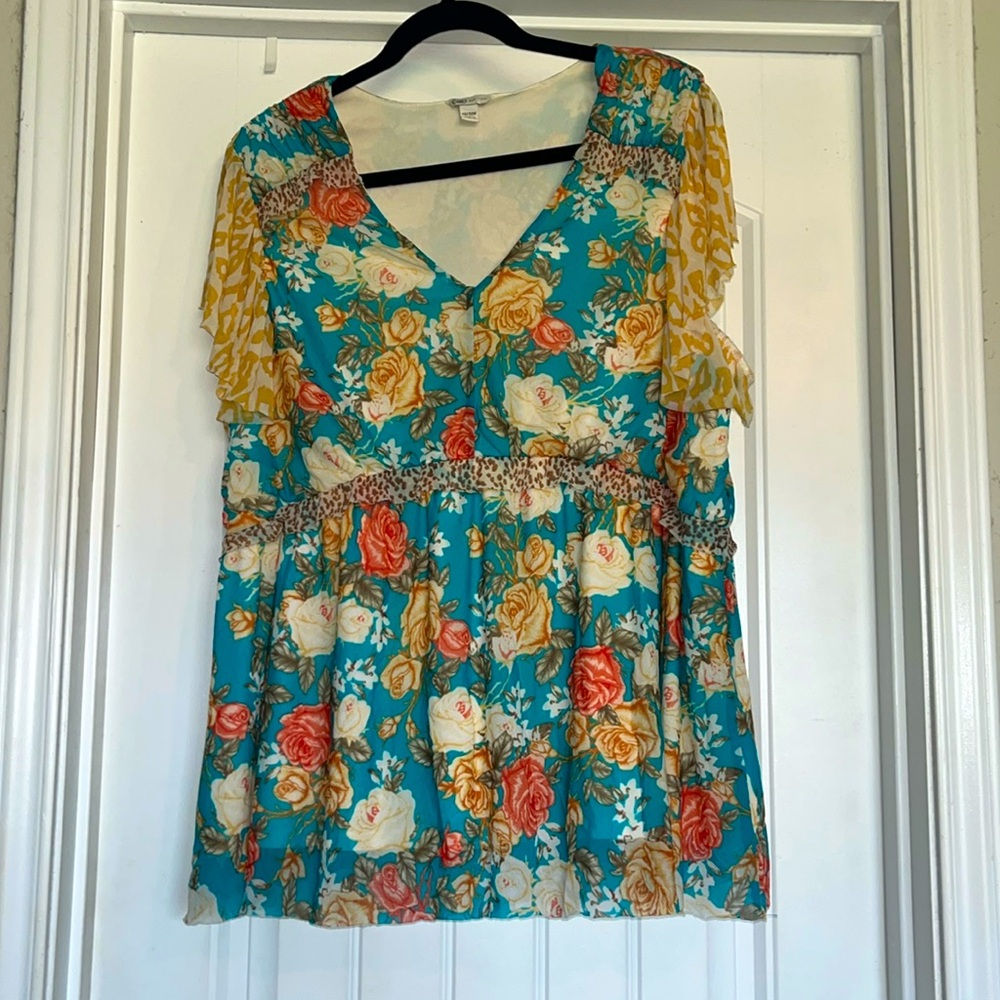 Very cute Cato blouse. Floral/animal print. Size 18/20
